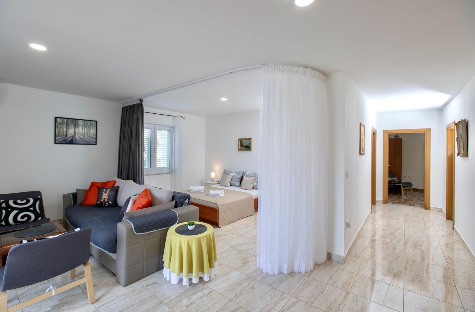 Goldfinch Estate Apartment Баньоле Екстериор снимка