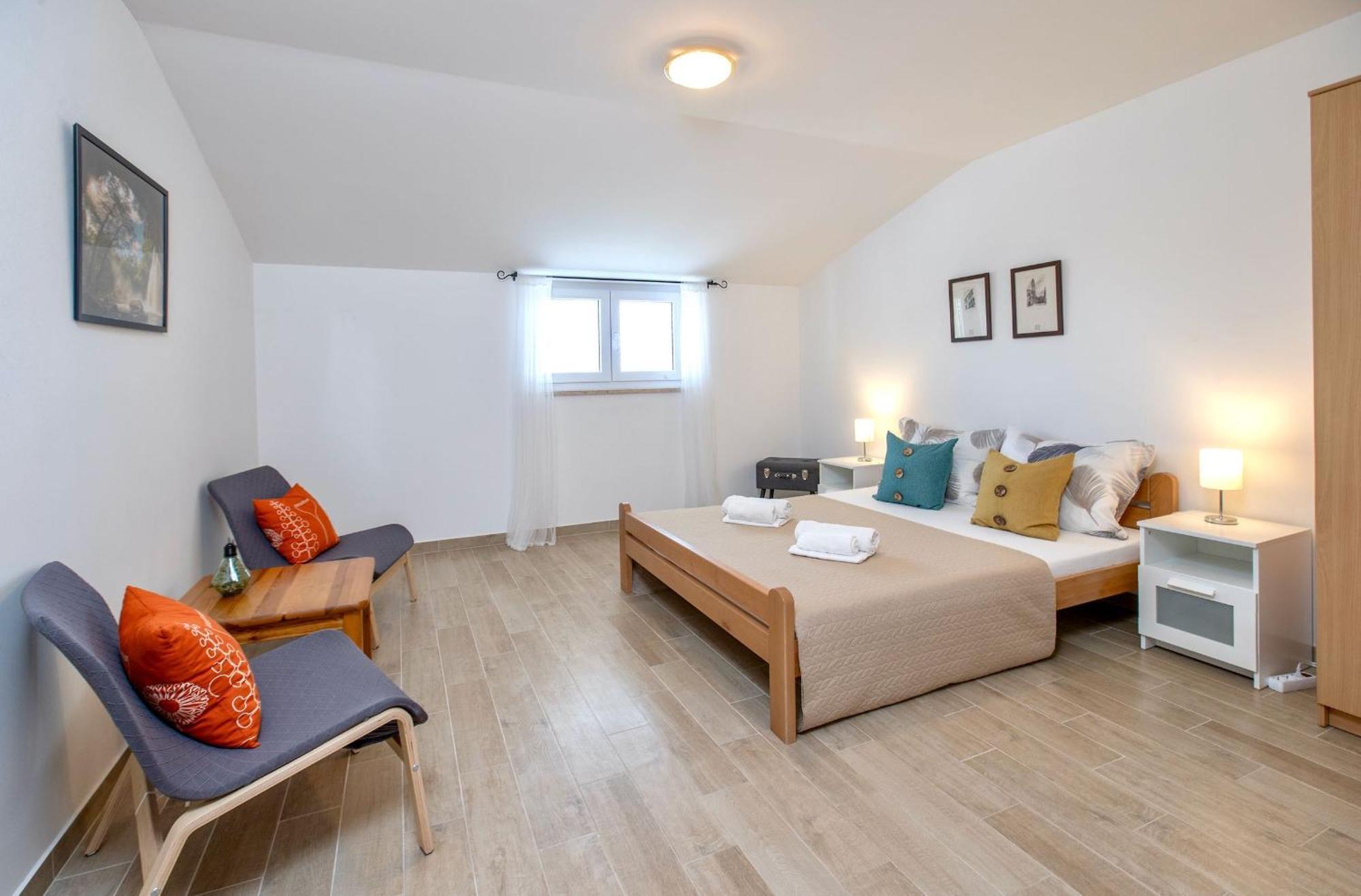 Goldfinch Estate Apartment Баньоле Стая снимка